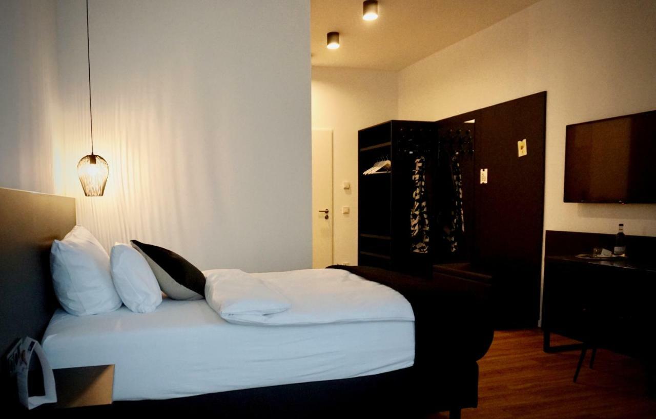 Merian Hotel *